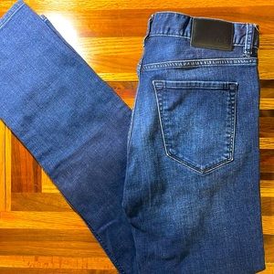Hugo Boss mens 32x34 regular fit medium wash denim blue jeans EUC